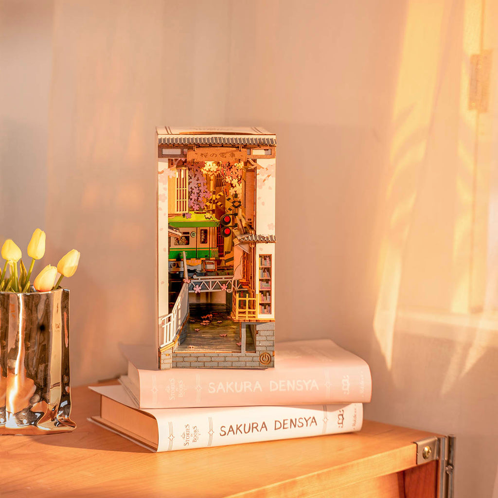 Rolife DIY Book Nook Kit - Sakura Densya TGB01
