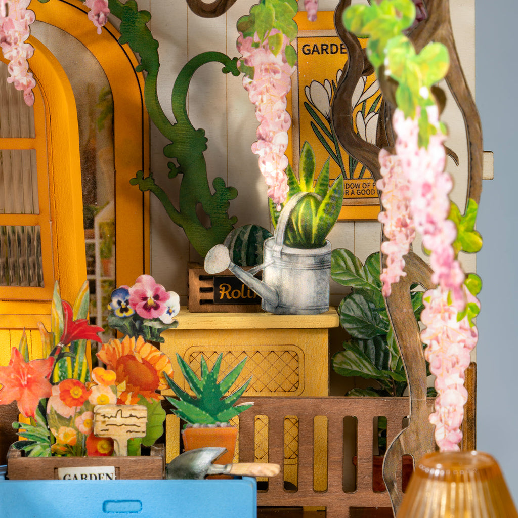 Rolife DIY Book Nook Kit - Holiday Garden House TGB06